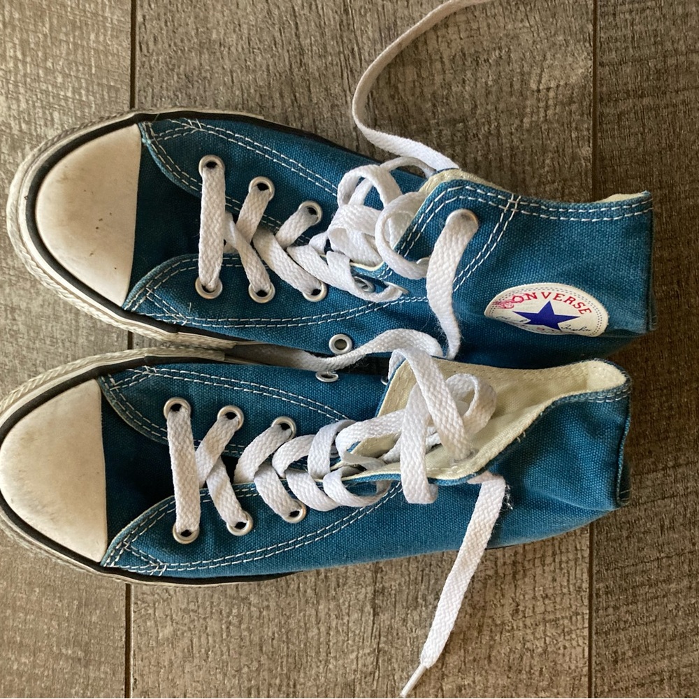 Kids size 2 blue converse sneakers